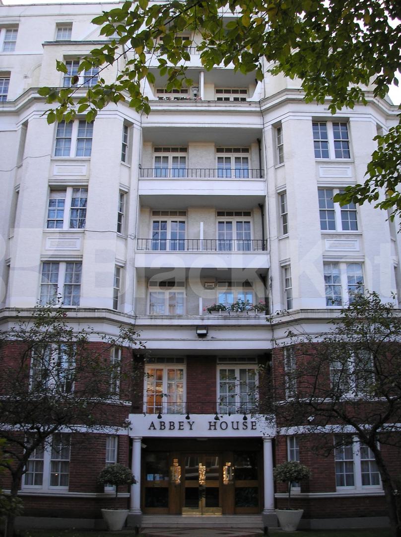 			Studio Apartment, 1 bath, 1 reception Flat			 Abbey Road, ST JOHNS WOOD